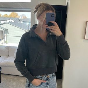 Baseline Cropped Sweatshirt